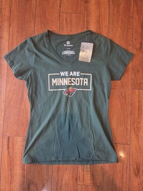 Woman's Fanatics Minnesota Wild NHL V-Neck Tshirt - Size Small NWT!!
